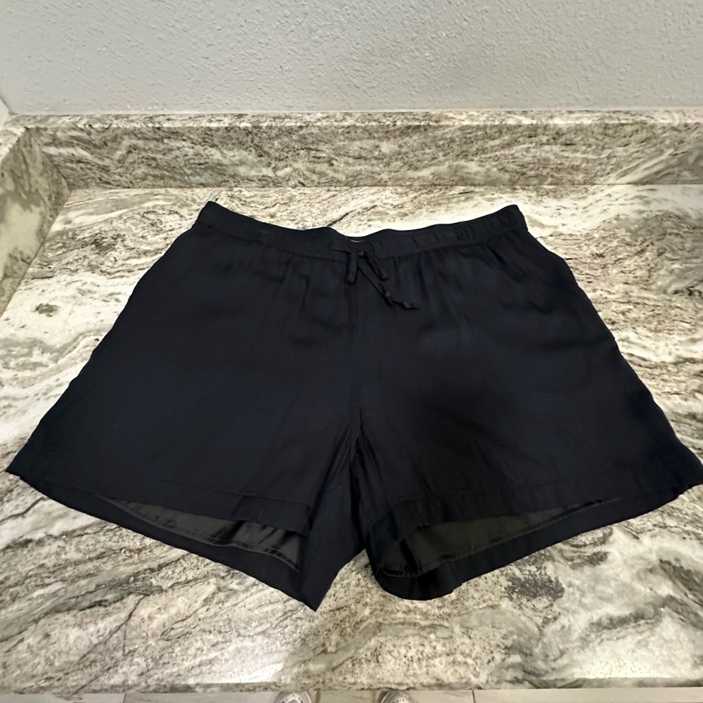Tommy Bahama Women's Black Athletic Shorts